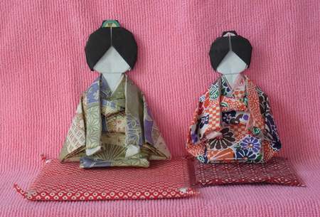 太郎ばかりの家の座敷の紙雛